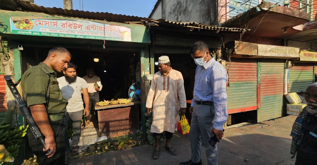 লাকসামে ভ্রাম্যমাণ আদালত, পাঁচ ব্যবসায়ীকে জরিমানা